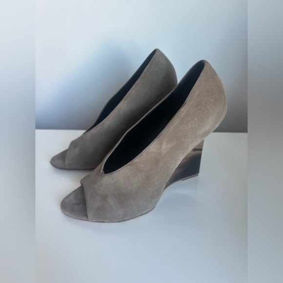 Burberry Suede Reyard Wedge Pumps – Size 37.5 (Fits US 7) - Picture 2 of 7